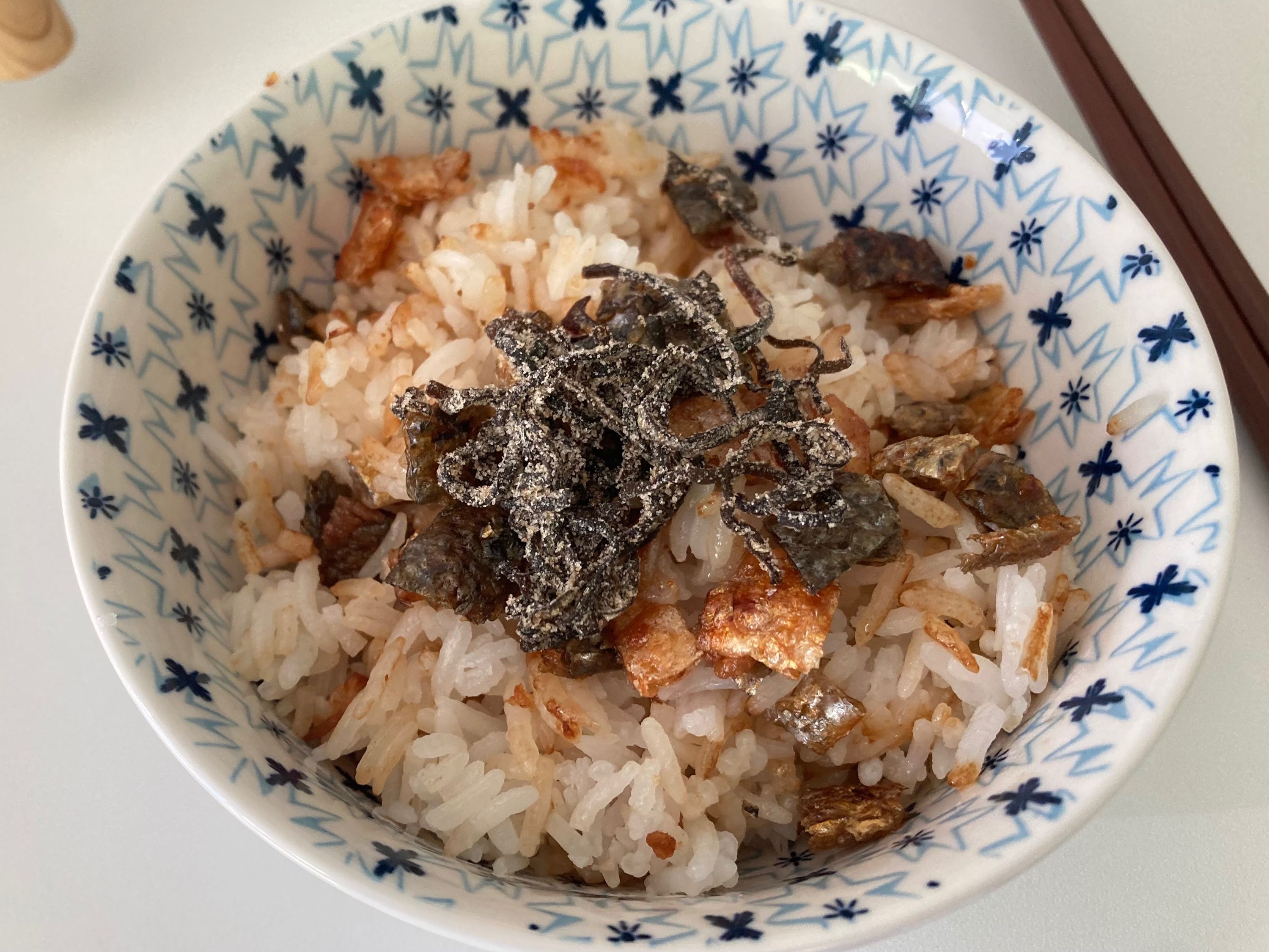 鮭魚脆皮拌飯